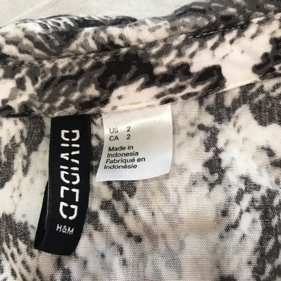 Beautiful H&M DIVIDED BLOUSE - Picture 4 of 4